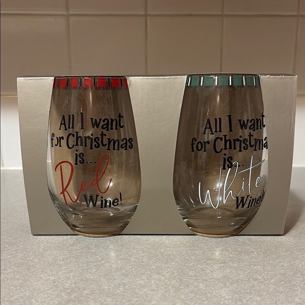 Pier 1 Christmas Wine Glass Set - Red and White